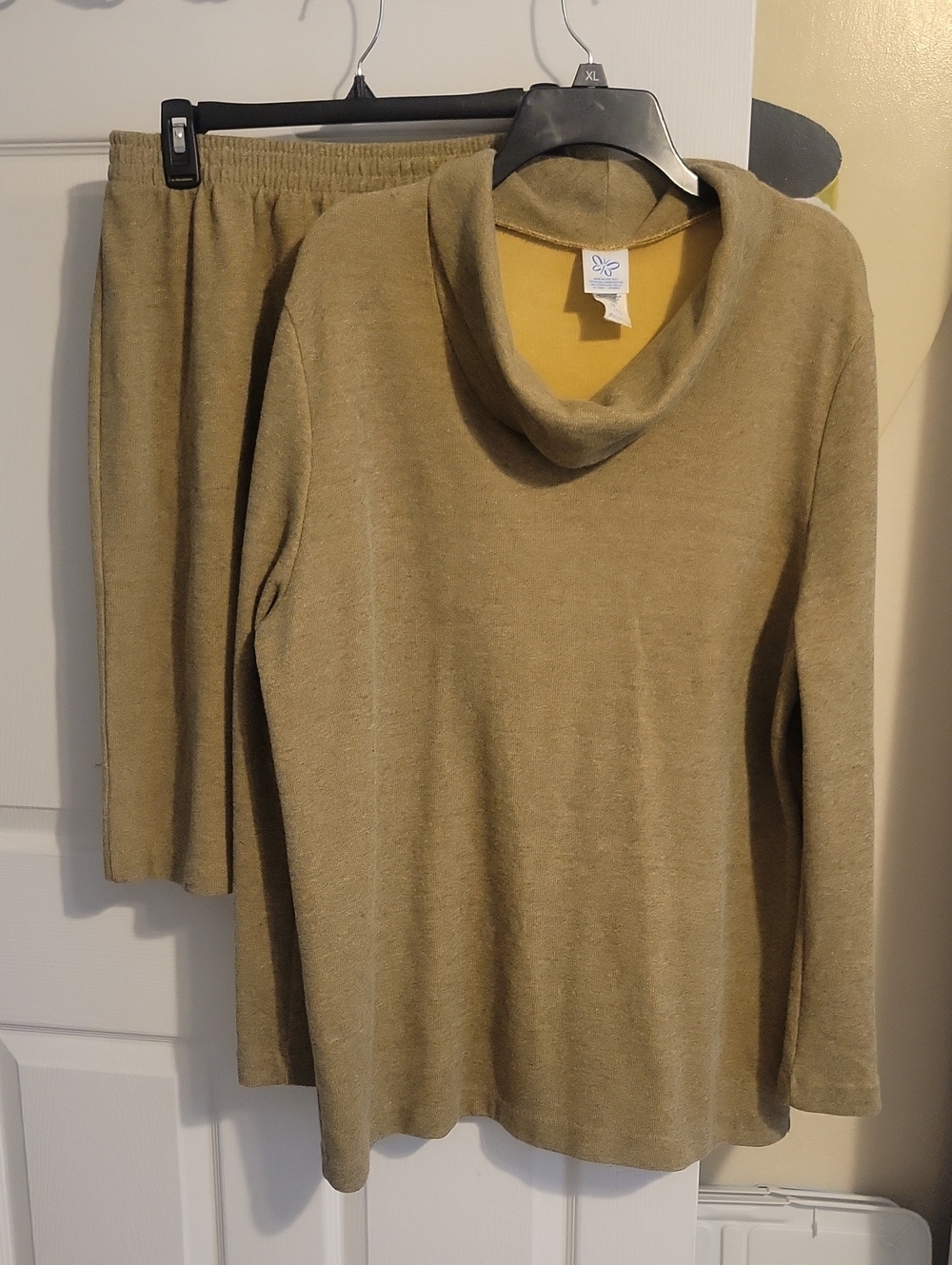 Weekenders Vintage 2pc SzXL Olive Cowl Neck Sweater with matching skirt